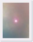 sol rojo por el humo